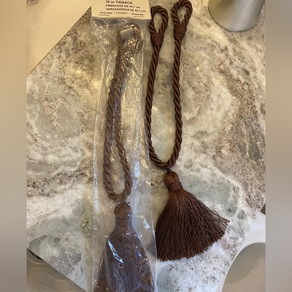 Tiebacks elegant homes - Picture 1 of 3